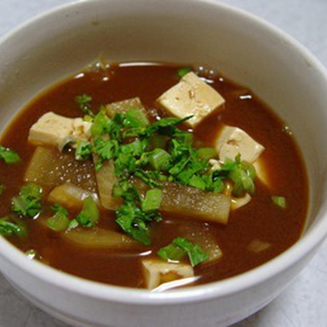 白菜と豆腐の味噌汁（電子レンジ）