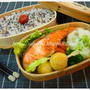 コストコの鮭　うずら串フライ　海老とキャベツの冷ワンタン＆スープ