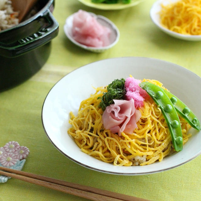 肉そぼろご飯のちらし寿司