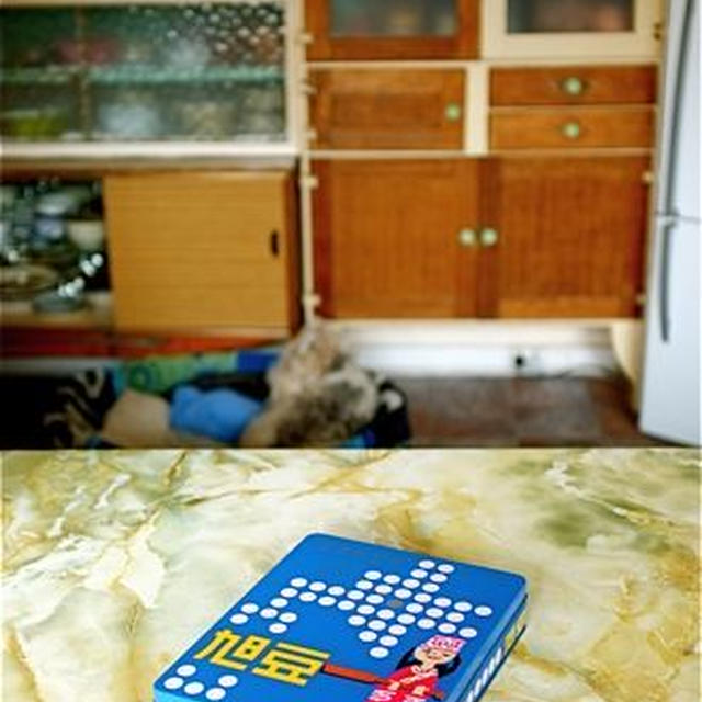 もう１つの旭豆の缶。