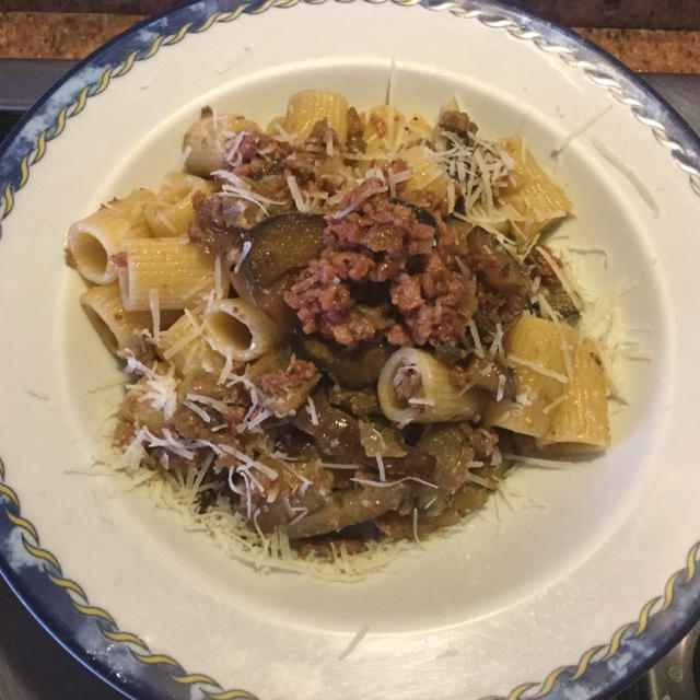 ナスとひき肉のパスタ Pasta con carne macinata e melanzane