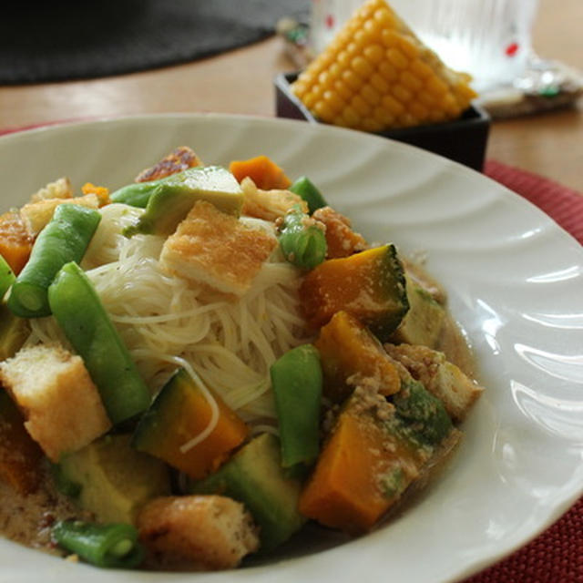 夏の休日ブランチはゴロゴロ夏野菜たっぷり胡麻マスタード素麺