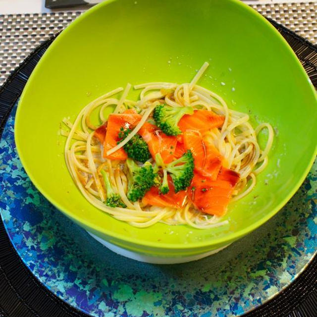i-kitchen×ルクエ③まぜまぜPASTA♪　サーモンとブロッコリーのリングイネ