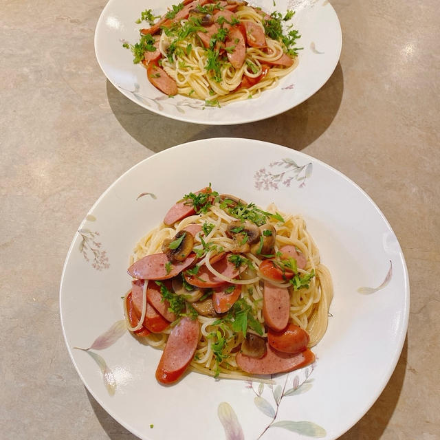 ガーリックパスタにウインナー入れたら...美味くない