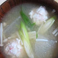 「かにかま団子と冬瓜の味噌汁」 by ぴよさん