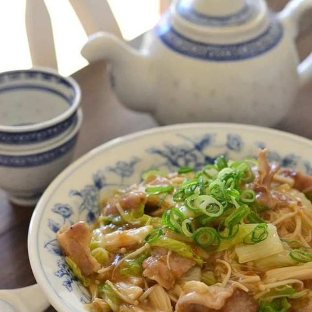 1品でお腹満足♪「豚肉と白菜」が主役の簡単どんぶり5選
