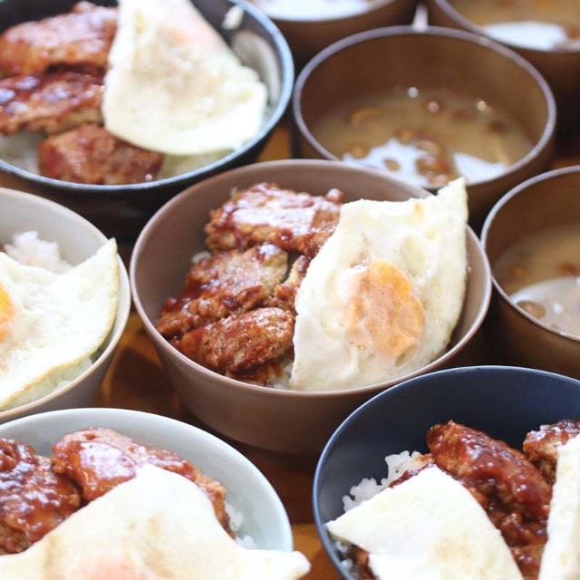 目玉焼き＆ハンバーグのっけ丼で朝ご飯だった日