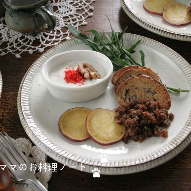 そぼろとトーストの朝ごはん
