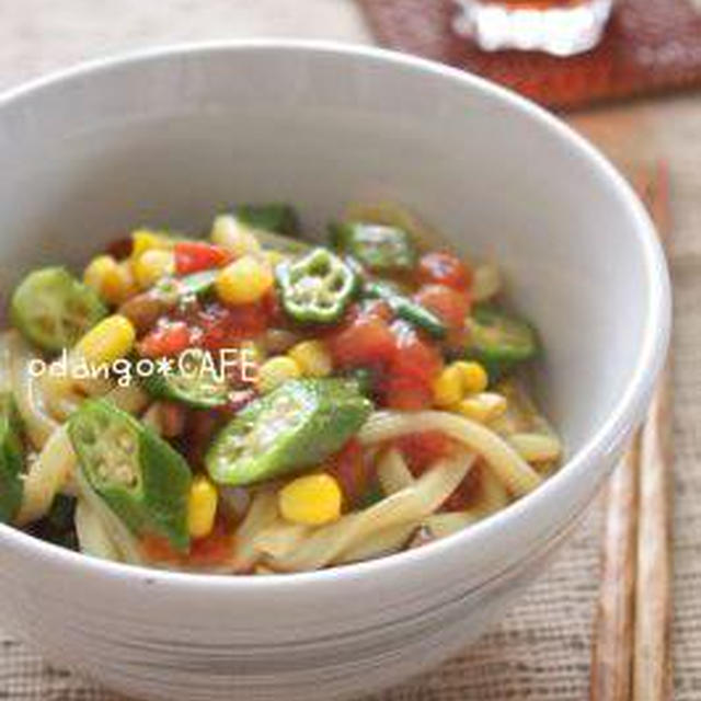 とろりサッパリ♪夏野菜の冷製カレー風味うどん