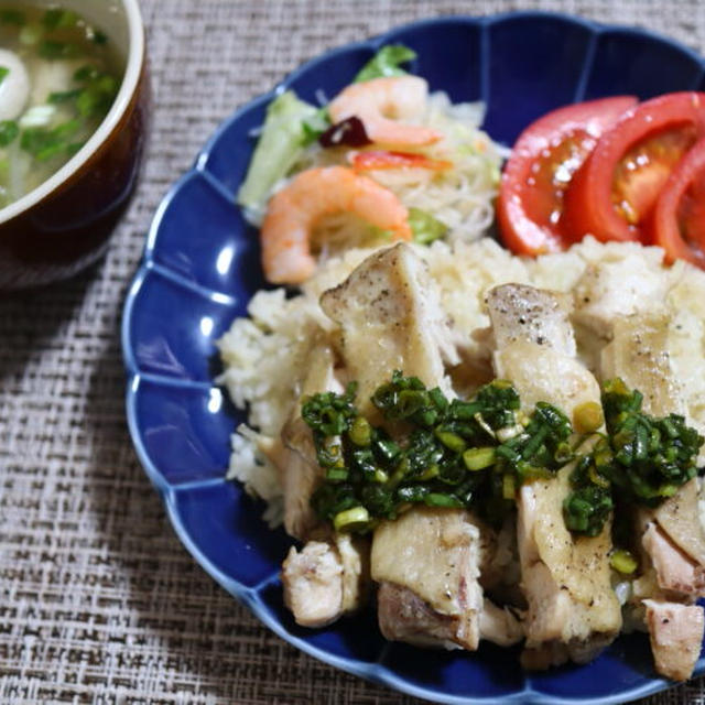 【炊飯器でかんたん】おうちで楽しむエスニック料理、鶏肉やわらかカオマンガイ♪