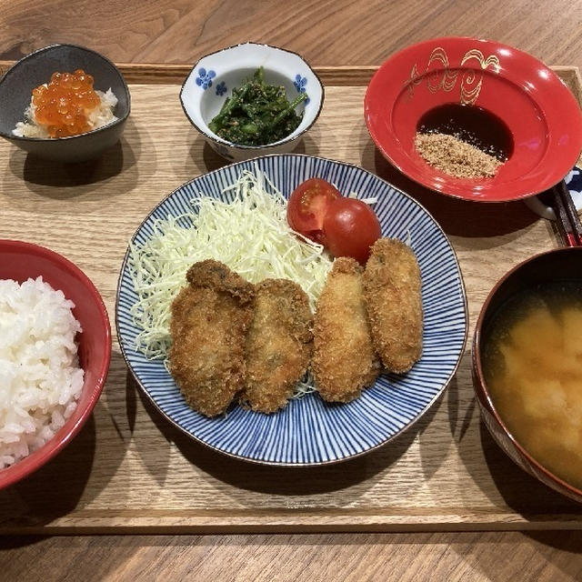 【献立】牡蠣フライ、イクラおろし、春菊の胡麻和え、白菜のお味噌汁