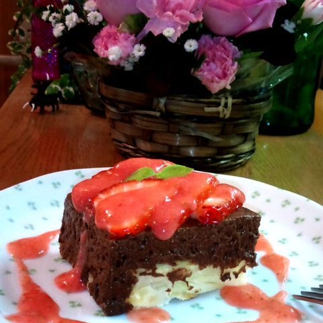 チョコレートムースのケーキ ～ かわいい苺のトッピング♡