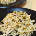 モヤシとエノキのニンニクチーズソテー