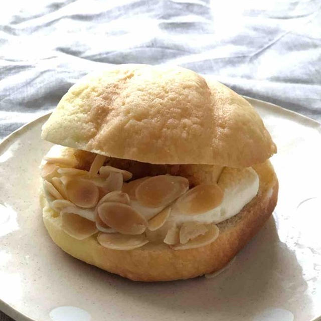 【 成城石井 プレミアムチーズケーキがメロンパンに！ 】