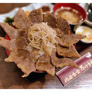 牛だしで味変も楽しめる「国産牛ひつまぶし」@肉屋食堂たけうち蕨店