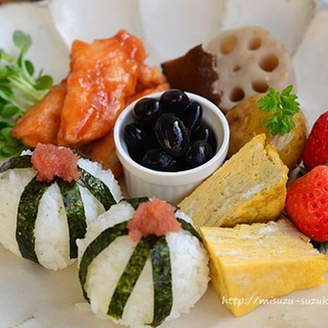 明太子おにぎりでワンプレートの朝ごはん
