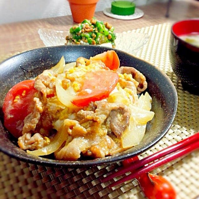 【レシピ】豚こまとトマトの中華風卵丼ぶり