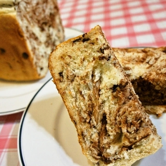 外はチョコチップ！中はマーブルの二度おいしい食パン