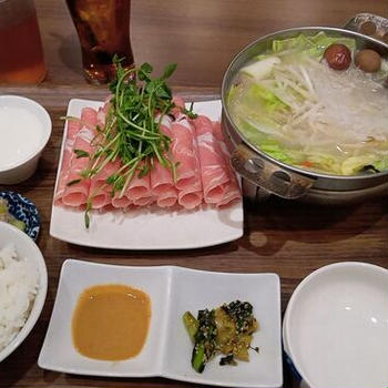 小肥羊で火鍋御膳（船橋）。