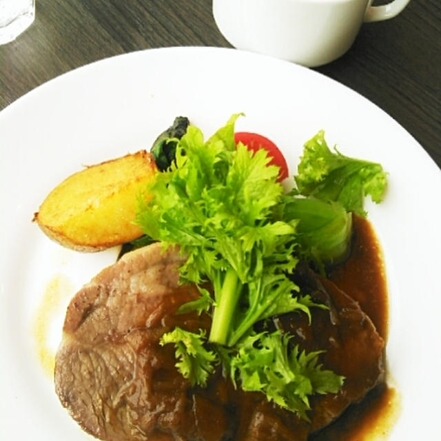電車見放題＆パン食べ放題のSKEWスキューでランチ