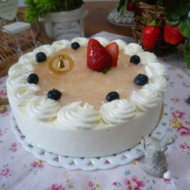 レアチーズケーキと、ちょっぴり忙しくしています・・・。