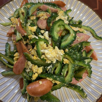 グリーンカーテンからの恵みでチャンプルー