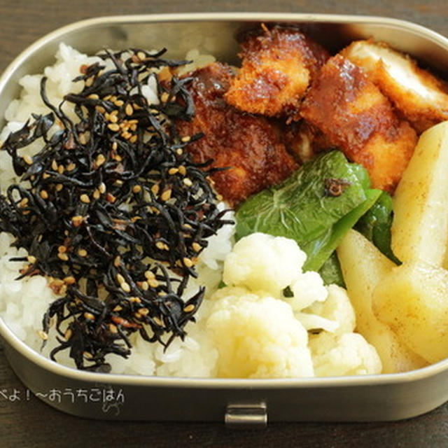 今日の中２男子弁当～ササミカツと梅ひじき