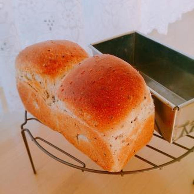 黒ごま食パン♪はちみつバタートースト♪