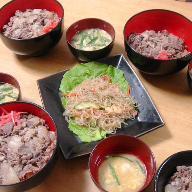 昨夜は牛丼。それと外食～！