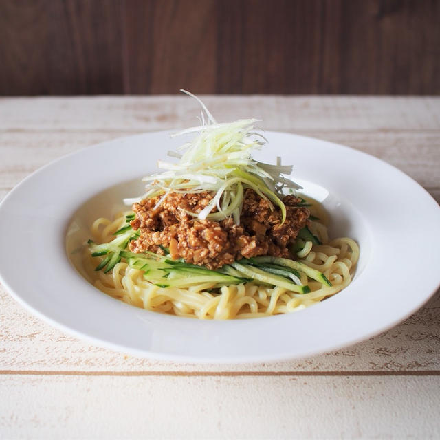 お豆腐の肉味噌風で炸醤麺