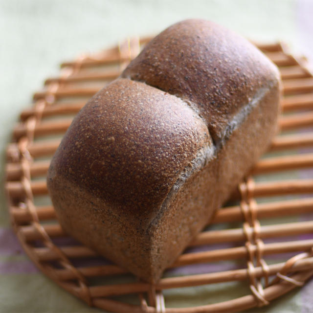 黒ごま食パン