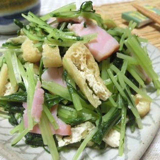 全部入れてレンチンするだけ☆　水菜とベーコンと油揚げ蒸し