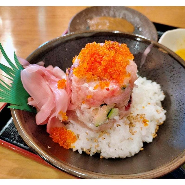 伊東・禁断の漁師飯「うずわ」と「海鮮みぞれ丼」ランチ☆伊豆鮮魚商まるたか