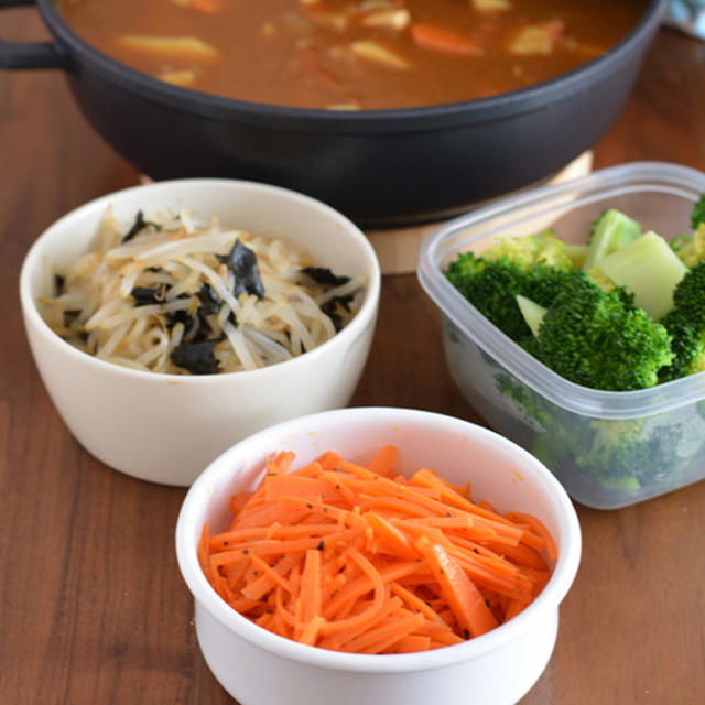 作り置き野菜3品とチキンカレー。