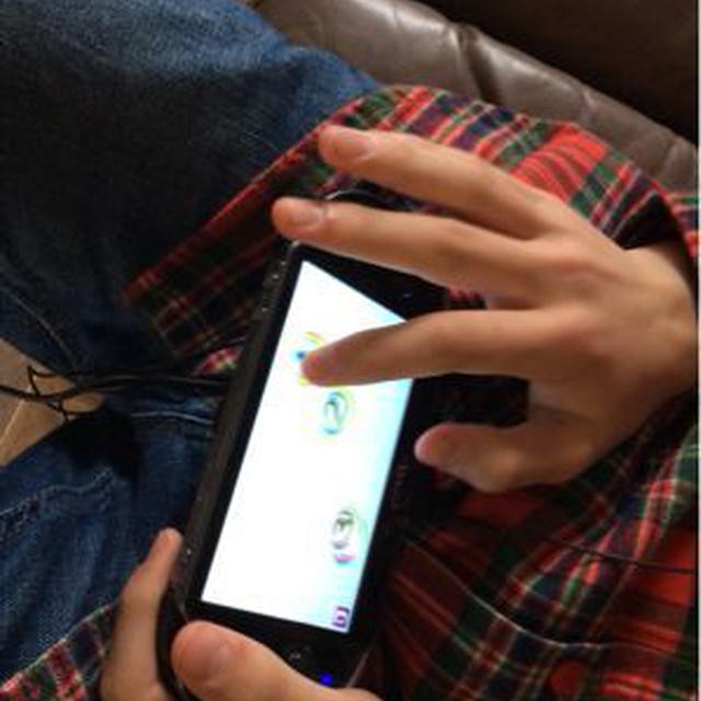 電源とwifi環境を離れない中学男子