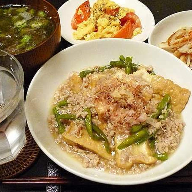 インゲンと厚揚げのそぼろあんかけ／煮物・汁物は昆布だしで煮て削りぶしをかけると手軽である。