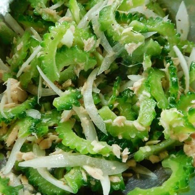 ゴーヤとツナのサラダと野菜の収穫