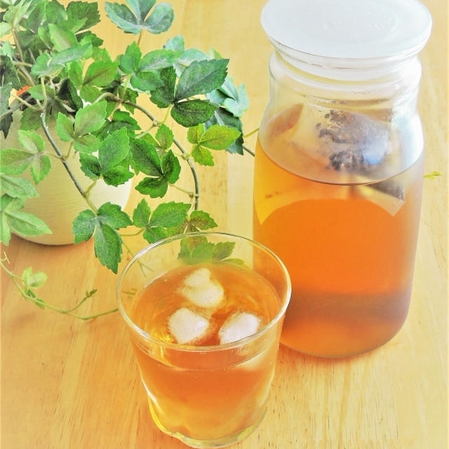 麦茶をコンパクトに量産したい！製氷皿で作る「お茶氷」でひんやりカサ増し！