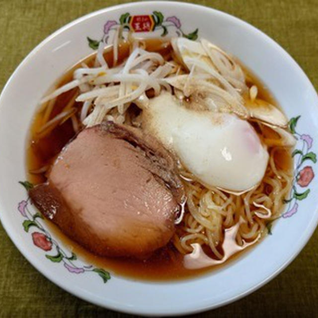 温泉玉子入り醤油ラーメンで昼ごはん