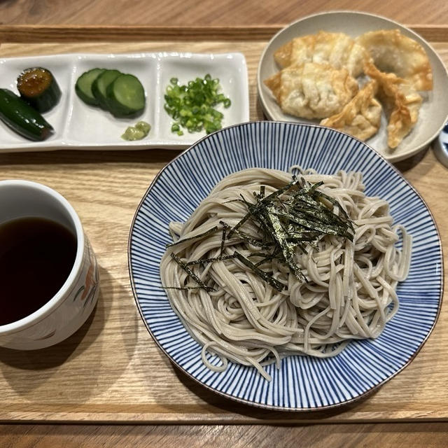 【献立】へぎそば、納豆揚げ餃子、きゅうりのニンニク醤油漬け、きゅうりの米麹漬け