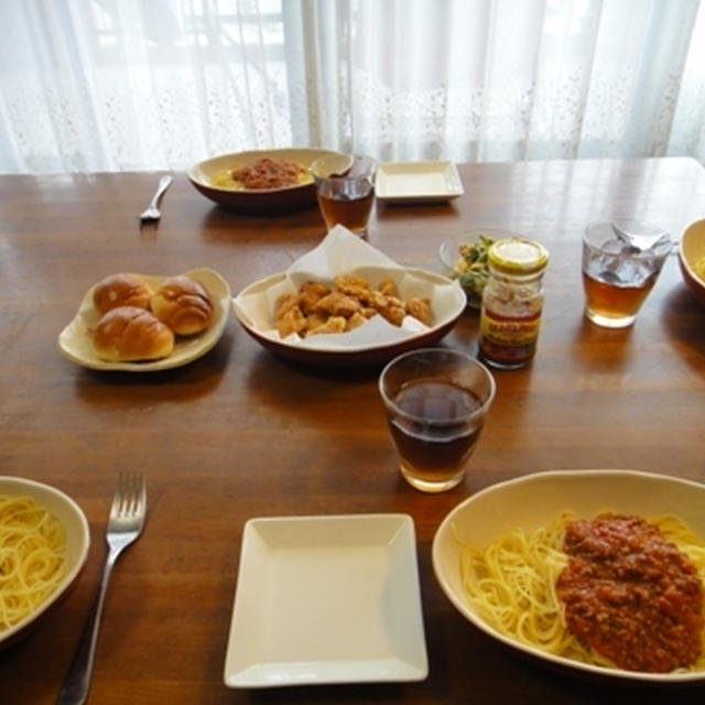 ９月２２日の昼ご飯　***　ミートソーススパゲティ　と　唐揚げ　***