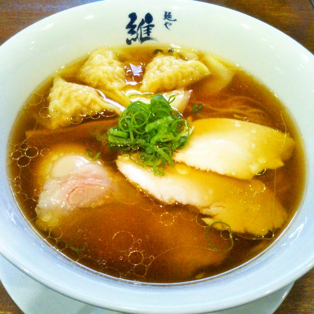 ラーメン☆鶏チャーシューがおいしい特醤油らぁ麺〜麺や維新