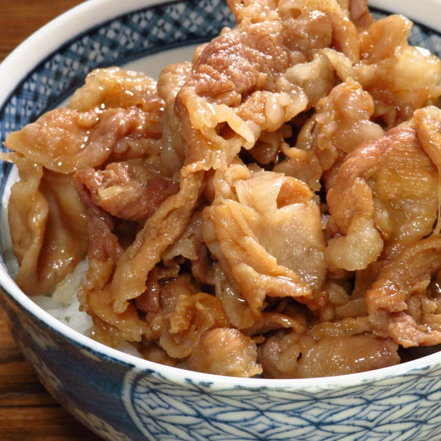 桜島優泉豚のモモのしゃぶしゃぶ用を大和煮にして丼にする、みかん亭の暴挙たるや➖。