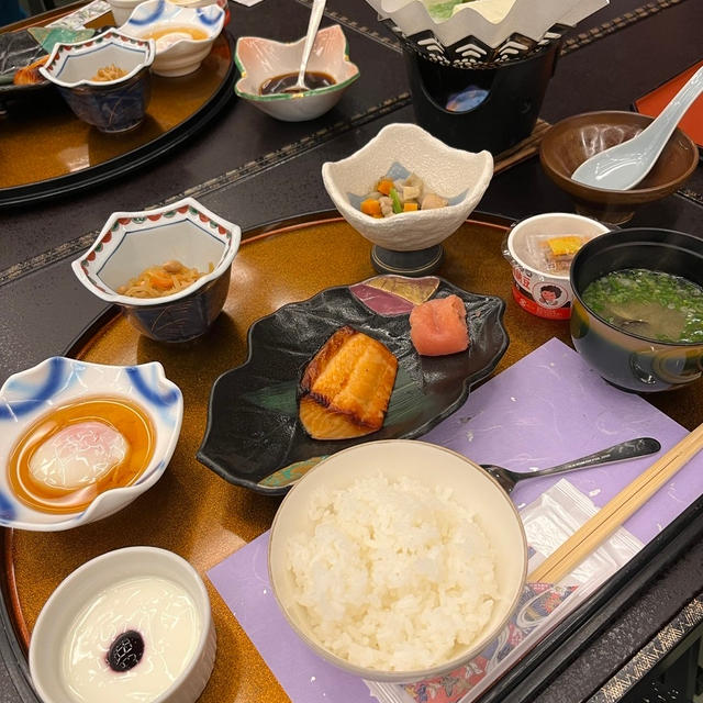 土曜日の朝ご飯は　お米食べ比べで満腹。