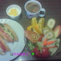 Good－morning ラビっ子の野菜サンド＆フルーツ盛りもり～＆野菜サラダ～じゃよ♪