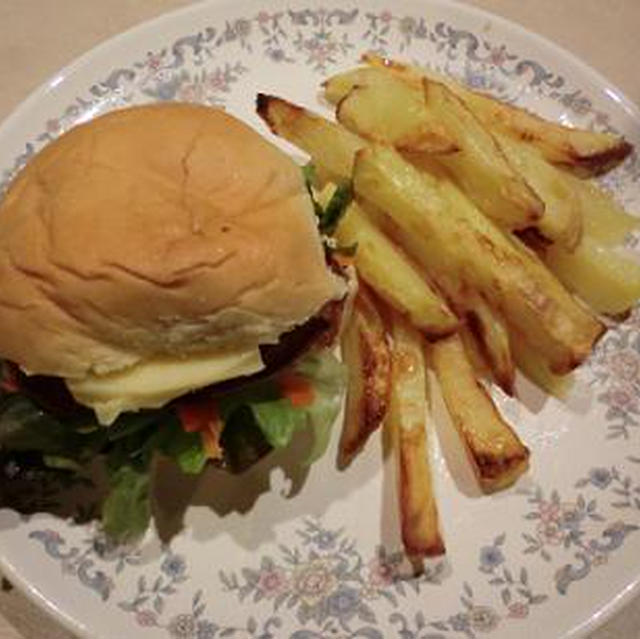 週末のおうちカフェ　ブリオッシュバーガーと揚げないフライドポテト