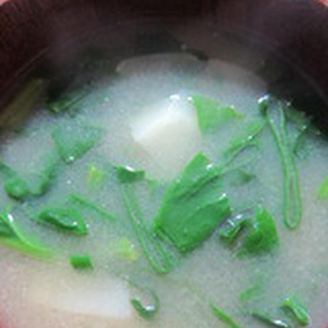 「ほうれん草とじゃが芋の味噌汁」