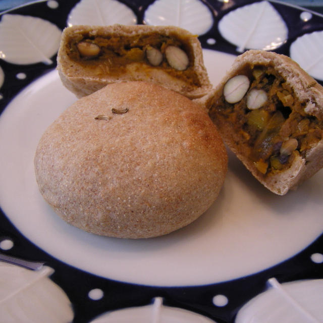 かぼちゃと黒豆の味噌サブジで・・・素朴なお焼きパン