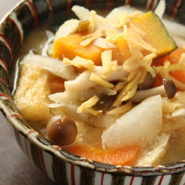 根菜たっぷり味噌うどんで朝ごはん