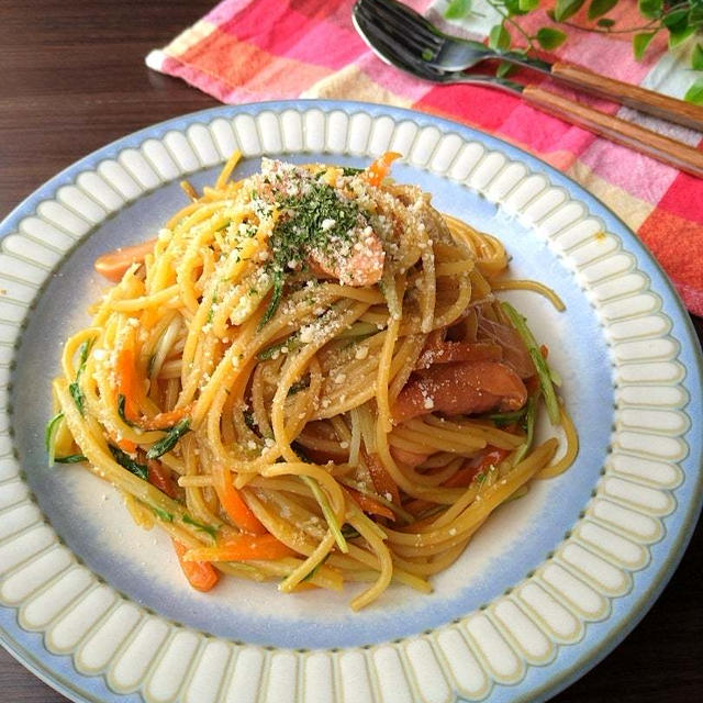 市販のルーを使ったワンパンパスタ☆水菜とウインナーの即席カレーパスタ